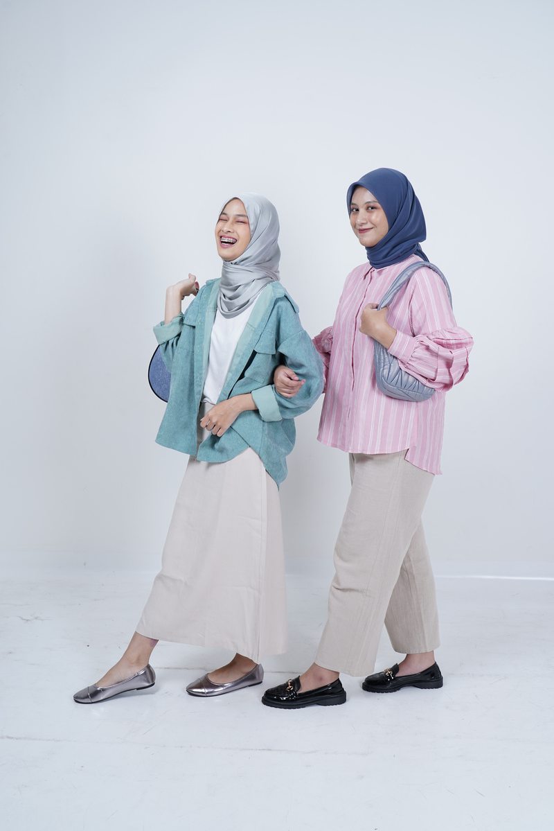 Photo studio modelling shoot, simple and clean theme