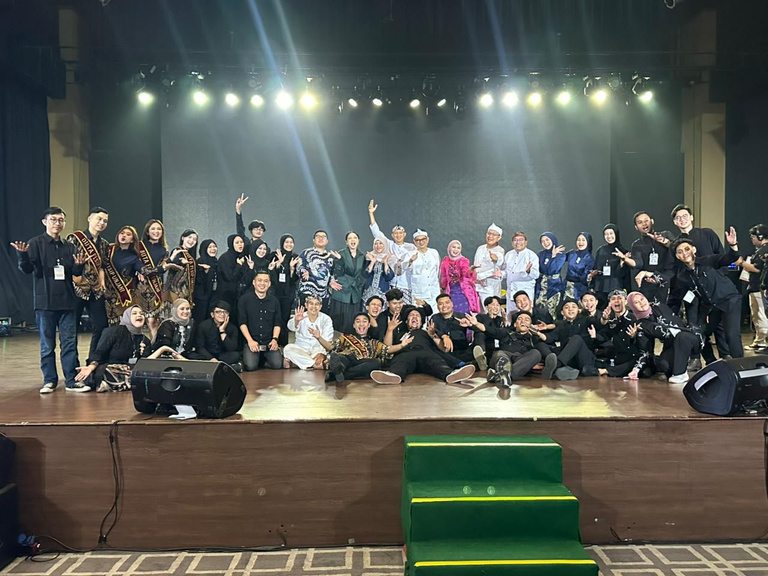 Crew on stage at the KPID Broadcasting Awards ceremony